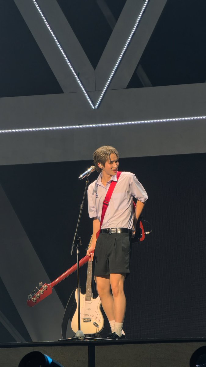 akshii_0t's tweet photo. “ ชอบก็ชอบดิวะ เสียเพื่อนแต่ได้แฟนกูว่าคุ้มนะเว้ย ” https://t.co/vpgoMyoylk
