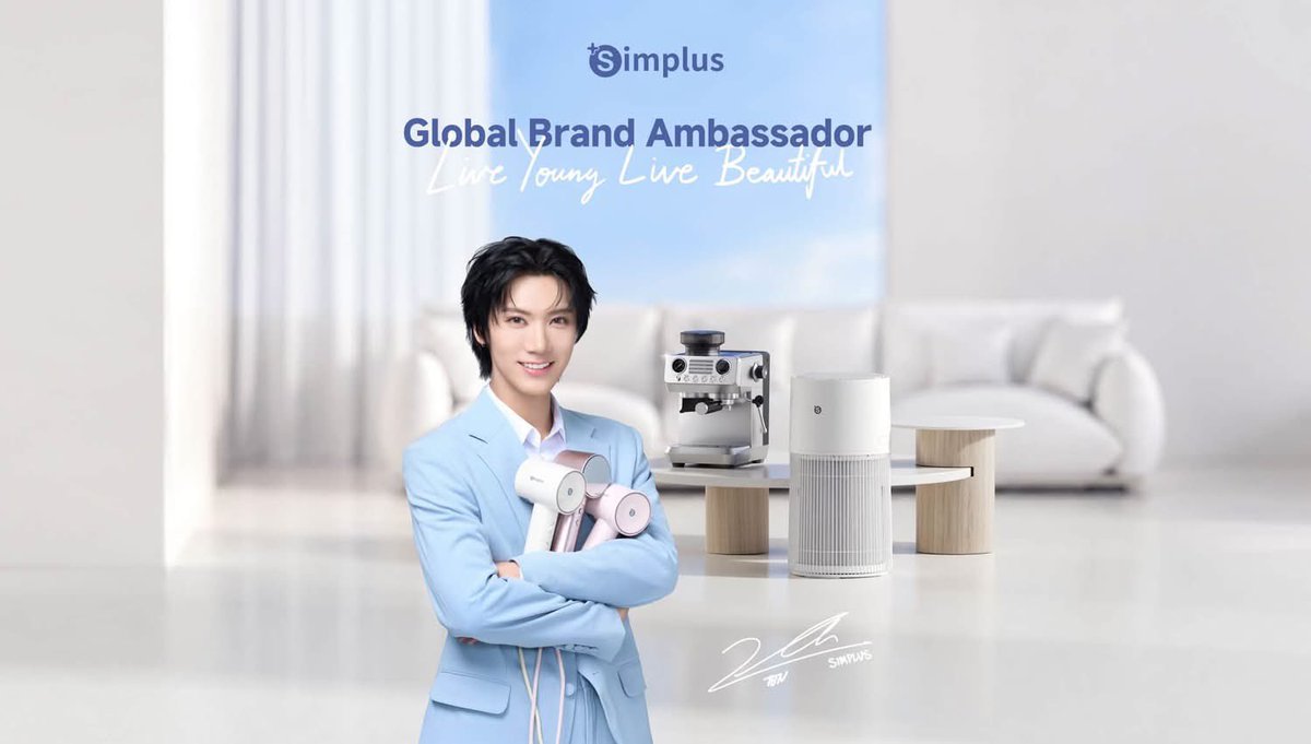 AllNews_th's tweet photo. เหล่าเลิฟลี่เตรียมกรี๊ด! Simplus เปิดบทใหม่ ดึง ‘เตนล์’ เป็น Global Brand Ambassador คนแรก
#SimplusxTen #TEN #TENLEE
#PlusTenToYourLife #SimplusTH
#LiveYoungLiveBeautiful
#Simplus1YearWarranty
🔗 https://t.co/k4CWWJbjtn
ฮอตไม่พักจริงๆ สำหรับศิลปินระดับโลกชาวไทยอย่าง ‘เตนล์-ชิตพล ลี้ชัยพรกุล��� ที่ไม่ว่าจะขยับตัวทำอะไรก็เรียกเสียงกรี๊ดจากแฟนๆ ได้ตลอด ล่าสุดมงลงอีกครั้ง หลังได้รับการแต่งตั้งให้เป็น Global Brand Ambassador คนแรกของ Simplus แบรนด์เครื่องใช้ไฟฟ้าขนาดเล็กครบวงจรที่พร้อมเข้ามาเติมสีสันและความสะดวกสบายให้ทุกโมเมนต์ของชีวิต กับการจับมือครั้งสำคัญ Simplus x TEN เติมเต็มความสุขและความลงตัวให้ทุกพื้นที่ มาพร้อมแคมเปญ ‘PLUS TEN TO YOUR LIFE’ ที่ชวนทุกคนมาเติมความสุขเล็กๆ ในทุกวัน และทำให้ทุกวันเป็นวันที่สวยงาม งานนี้บอกเลยว่าเหล่าเลิฟลี่ (10vely) มีเรื่องให้ทวีตกันยาวๆ
เป็นที่รู้กันดีว่า เตนล์เป็นศิลปินที่มีเสน่ห์ครบทุกโหมด ไม่ว่าจะเป็นหนุ่มขี้เล่น สดใส มีความโก๊ะนิดๆ หรือบทบาทพ่อแมวสุดละมุนที่คอยดูแลเจ้าเหมียวทั้งสามตัว แต่เห็นน่ารักแบบนี้ พอเข้าโหมดทำงานก็จริงจังสุดๆ ใส่ใจทุกรายละเอียดชนิดที่ไม่ยอมให้หลุดแม้แต่จุดเล็กๆ จนได้รับความไว้วางใจให้รับบทบาทเมนเทอร์ ถ่ายทอดประ��บการณ์ให้ศิลปินรุ่นใหม่ เรียกว่าคนเดียวมีครบทุกคาแรกเตอร์ ทั้งน่ารัก ขี้เล่น อบอุ่น และมืออาชีพ สมกับที่เหล่าเลิฟลี่ทั้งรัก ทั้งเอ็นดู และภูมิใจในตัวหนุ่มคนนี้สุดๆ ซึ่งเสน่ห์ความเป็นธรรมชาติและพลังความสดใสของเตนล์นี่เองที่ทำให้ Simplus เลือกมารับหน้าที่ Global Brand Ambassador คนแรก เพื่อถ่ายทอดตัวตนของแบรนด์ภายใต้แนวคิด ‘Playful Living, Solid Quality’ ที่ผสานความสนุกเข้ากับคุณภาพและการใช้งานจริงได้อย่างลงตัว พร้อมส่งต่อเรื่องราวดี ๆ ผ่านแคมเปญ ‘PLUS TEN TO YOUR LIFE’ ที่หยิบ��อาเรื่องราวในชีวิตประจำวันมาเพิ่มความพิเศษ ไม่ว่าจะเป็นการจัดแต่งทรงผมให้เป๊ะรับวันใหม่ การเติมอากาศสะอาดๆ ให้บ้านน่าอยู่ยิ่งขึ้น หรือการเริ่มต้นเช้าวันดีๆ ด้วยกาแฟแก้วโปรด ผ่านผลิตภัณฑ์ที่ตอบโจทย์ทั้งประสิทธิภาพ ดีไซน์ และราคาที่เข้าถึงได้ เรียกว่าเป็นบทบาทที่เข้ากับไลฟ์สไตล์ของเตนล์แบบสุดๆ
เตนล์-ชิตพล เผยถึงความรู้สึกในการก้าวขึ้นเป็นแบรนด์แอมบาสเดอร์ระดับโลกของ Simplus ว่า “สิ่งที่เตนล์รู้สึกเชื่อมโยงกับแบรนด์คือสโลแกน ‘Live Young, Live Beautiful’ ครับ เตนล์รู้สึกว่า Simplus มีความเป็นอิสระและมีมุมมองที่แตกต่าง อย่าง Hair Dryer ก็สามารถนำเสนอออกมาได้หลายมุม ซึ่งเป็นสิ่งที่เตนล์รู้สึกว่าเข้ากับตัวเองมากครับ” สำหรับความหมายของ “Live Young, Live Beautiful” ในแบบของเตนล์ กล่าวว่า “สำหรับเตนล์ ��ำนี้ไม่ได้ขึ้นอยู่กับว่าเรามีอายุเท่าไหร่ หรืออยู่ในช่วงเวลาไหนครับ แต่อยู่ที่ว่าเราสนุกกับสิ่งที่กำลังทำได้แค่ไหน ไม่ว่าจะทำอะไร เตนล์ก็อยากให้ทุกคนมีความสุขและสนุกไปกับสิ่งนั้นครับ”
ส่วนโอกาสที่จะได้พบกับ Simplus และเตนล์อย่างใกล้ชิดนอกเหนือจากทางโซเชียล เจ้าตัวขอเก็บรายละเอียดไว้ก่อน พร้อมทิ้งท้ายว่า “ทุกคนก็รู้ว่าเตนล์ไม่ค่อยชอบสปอยล์ครับ แต่ปีหน้าอาจมีอะไรพิเศษให้ทุกคนได้เห็นกัน เตนล์อยากขอบคุณแฟน ๆ ที่คอยสนับสนุนและร่วมเดินทางบทใหม่ไปด้วยกัน อยากให้ทุกคนมาสนุกด้วยกันนะครับ เพราะยังมีอีกหลายอย่างให้พวกเราได้ตื่นเต้นไปด้วยกันในอนาคต”
ติดตามภาพยนต์โฆษณา Simplus X TEN ได้ทางช่องทางโซเชียลมีเดียของ Simplus ทั้ง Facebook, Instagram, X (Twitter) และ TikTok พร้อมพบกับแคมเปญบนสื่อนอกบ้านที่ Terminal 21 อโศก และโฆษณาในลิฟต์ทั่วกรุงเทพฯ เตรียมพบกับความสดใสของเตนล์ที่จะมาเติมสีสันให้ทุกโมเมนต์ ส่วนใครที่คิดว่าความฟินจะจบแค่การประกาศ Global Brand Ambassador บอกเลยว่าคิดผิด! เพราะ Simplus ยังมีเซอร์ไพรส์เด็ดๆ รอเสิร์ฟให้เหล่าเลิฟลี่ได้กรี๊ดกันต่อ รับรองว่าจุใจแน่นอน! แอบกระซิบว่าเร็วๆ นี้จะมีกิจกรรมออฟไลน์ให้ทุกคนได้สัมผัสและทดลองใช้ผลิตภัณฑ์จริง พร้อมโอกาสใกล้ชิดกับหนุ่มเตนล์มากยิ่งขึ้น เรียกว่าจัดเต็มทั้งความฟินและประสบการณ์สุดเอ็กซ์คลูซีฟ