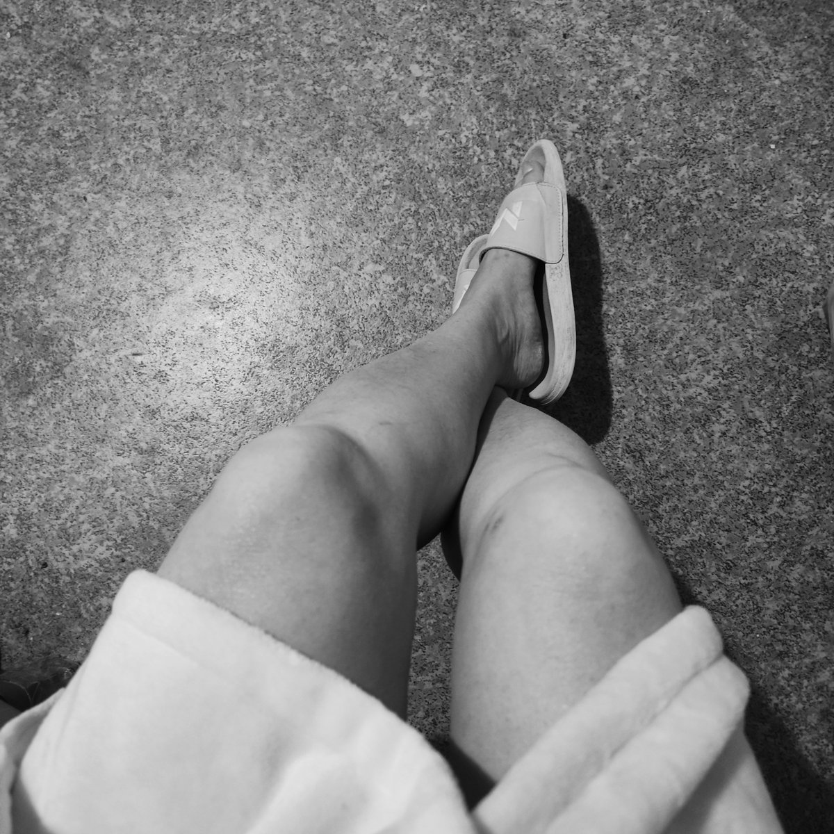 Cash4theQueen86's tweet photo. Guten Morgen ihr Fickversager❗
Das ist der Platz, wo ihr hingehört.... Auf den Boden 😈 also hinknien 🧎🏼, betteln, abspritzen 💦💸, bedanken und wieder ab in eure Ecke 😈
#findom #geldherrin #zahlsklave https://t.co/QfAqCDRKi5