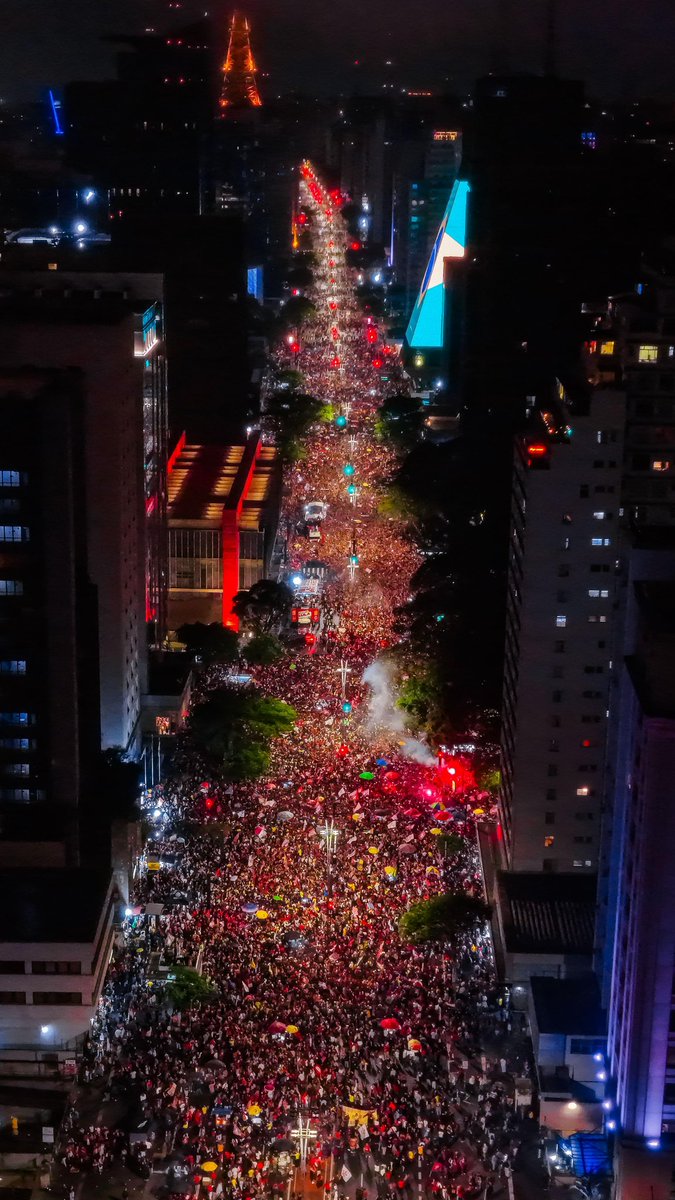 ptbrasil's tweet photo. É bonita, né? A democracia. 🇧🇷

📷 @ricardostuckert https://t.co/xz7dwD11fk