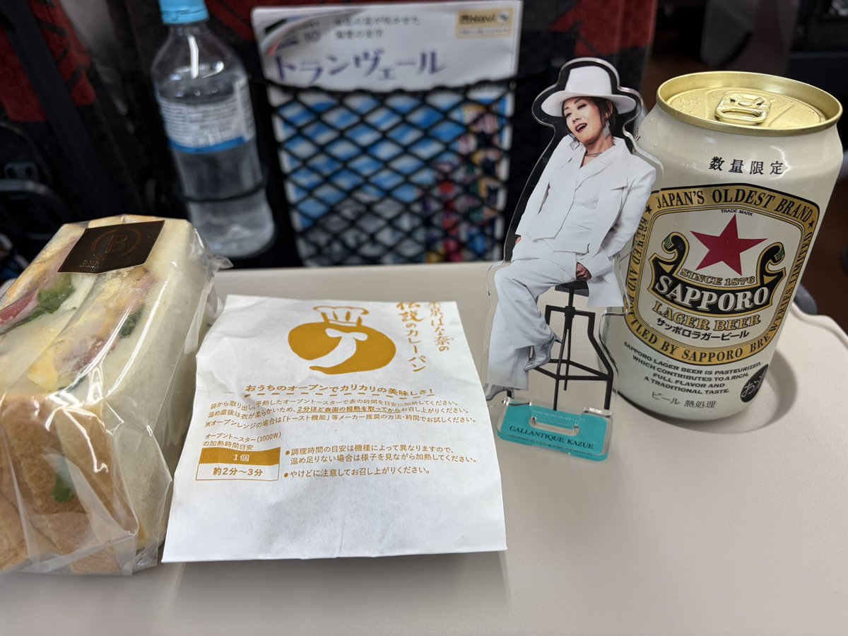 kakikuuukeiko's tweet photo. さよなら東京🗼また来月👋
今回有楽町ミーティング4回目にして初めて2days拝見させていただきました✨💚やはり我らがディーヴァ、選曲もお衣装も常に想像の上を行かれるのでとても妖艶かつカッコいいステージでそれはそれは楽しませていただきました✨成熟したおとなの歌い手を見事に表現され、また「助手席」のカラオケ配信も始まるのでますます目が離せません❗️お声掛けさせていただいた皆さま、夜間飛行や会場でお声掛けいただいた皆さまありがとうございました♪🤭