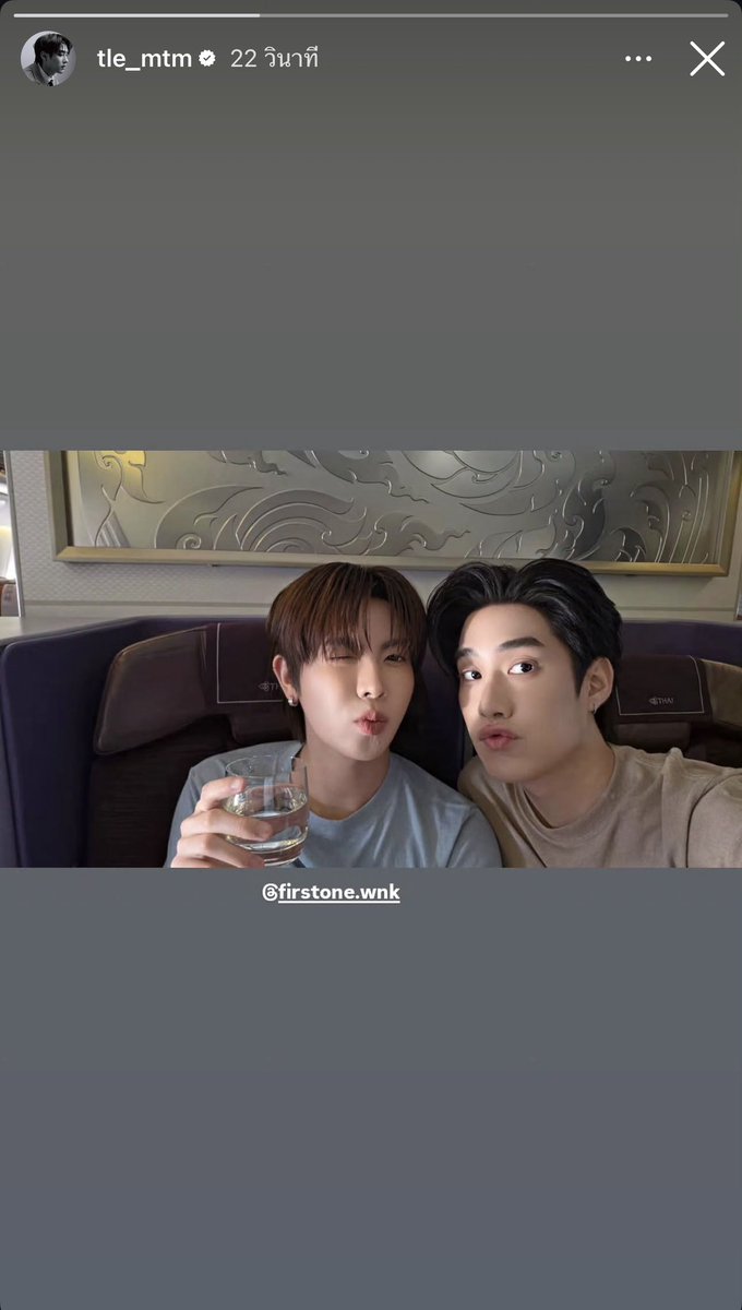 pp_aliyah's tweet photo. คนน้องอวดวิว ⠀⠀⠀ ⠀⠀ ⠀⠀ ส่วนคนพี่อวดแฟน https://t.co/yN5IZVBq5v