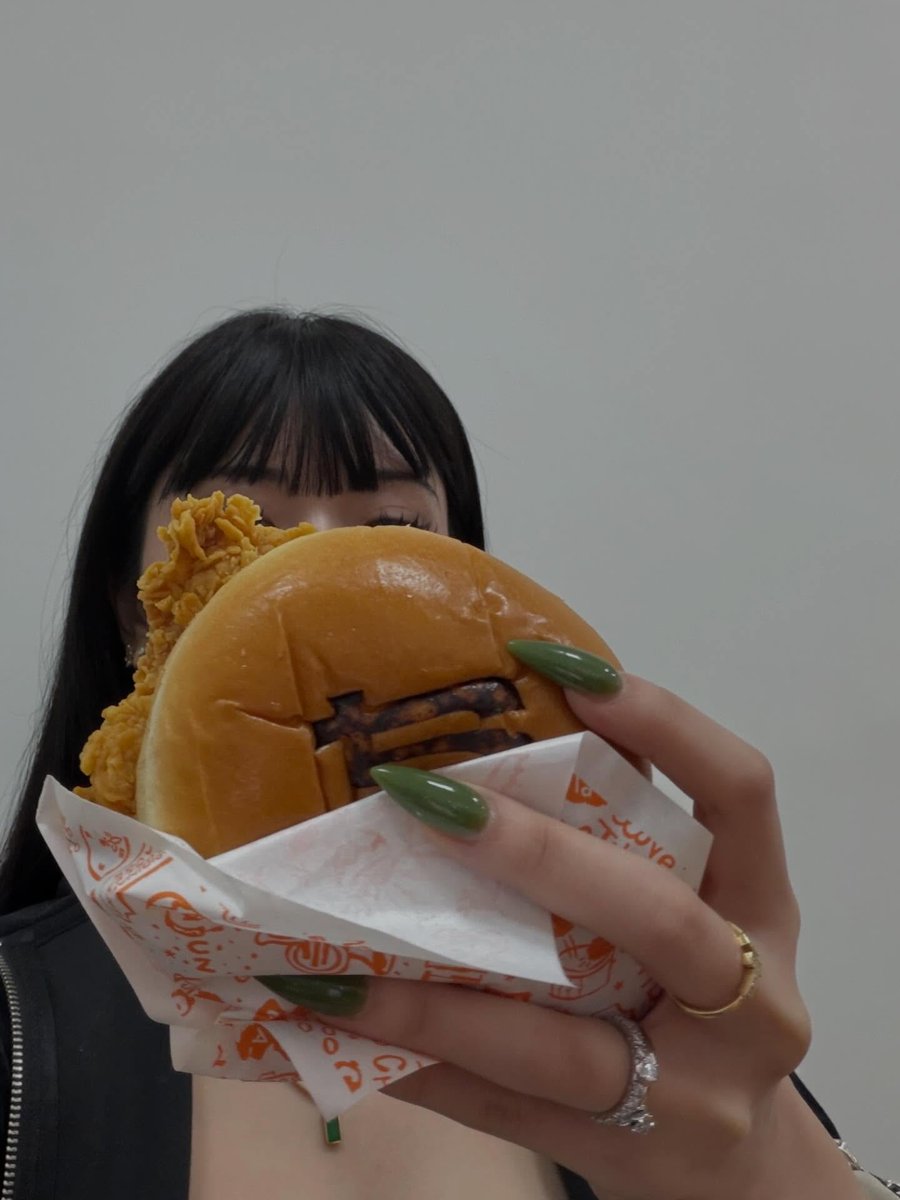 qitadera's tweet photo. me hiding pretty behind cute things, fluffy and squishy ⊹ only lashes and bangs peeking, green claws doing all the work. soft, sleepy, snacky, just a girl in her own little cloud . ༘ https://t.co/uUu1YRdh5o