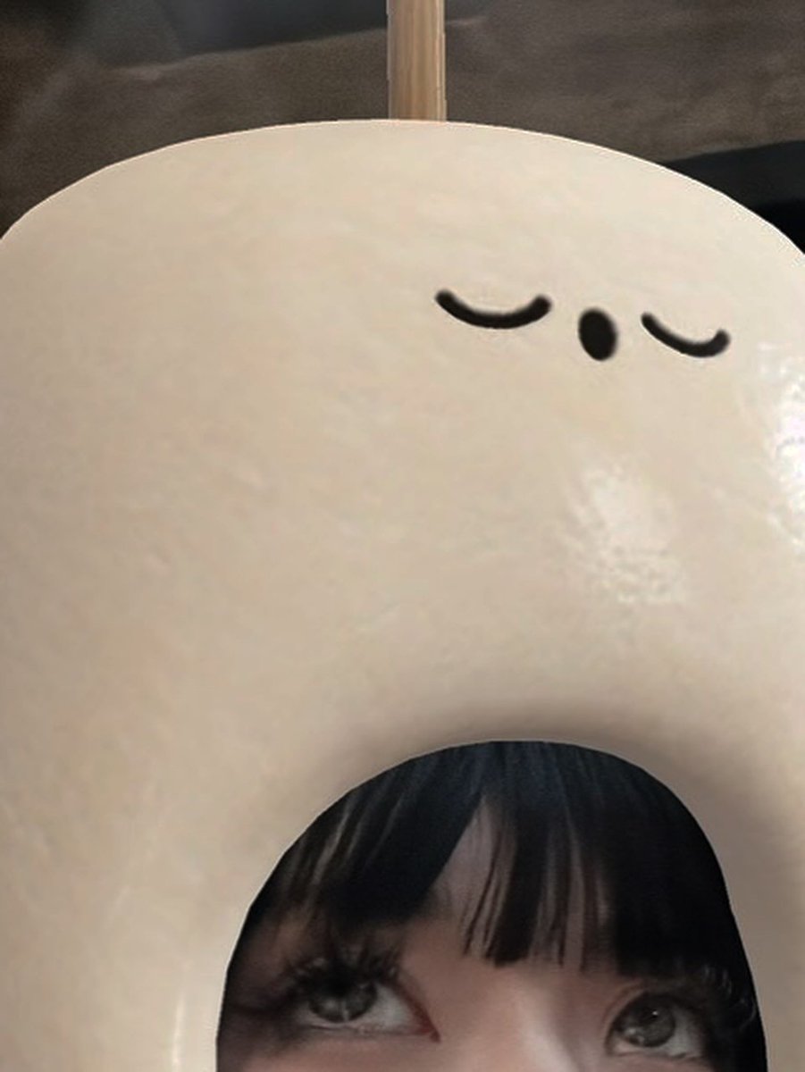 qitadera's tweet photo. me hiding pretty behind cute things, fluffy and squishy ⊹ only lashes and bangs peeking, green claws doing all the work. soft, sleepy, snacky, just a girl in her own little cloud . ༘ https://t.co/uUu1YRdh5o