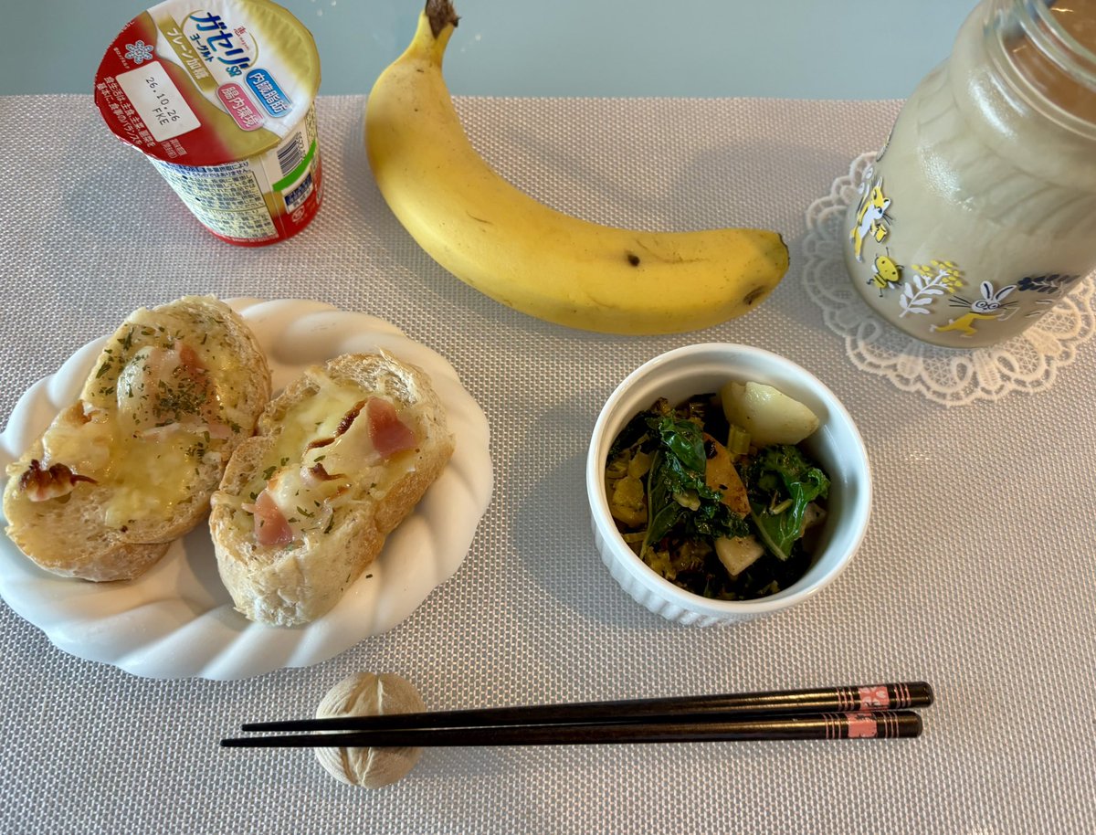narubekutukuru's tweet photo. 朝昼ごはん。
小腹が空いたらハンターズのポテチつまんでしまう。大好き〜🥔 https://t.co/dXnxR3A637