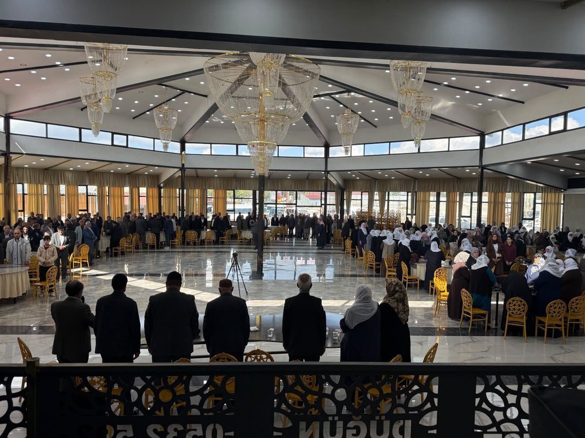 DEMPartiWan's tweet photo. Bi pêşengiya Mebya-DER Wanê û bi beşdariya malbatên me yên nirx ên ji Ebex, Bêgirî û Erdîşê ve, Me li Erdîşê hevdîtinek pêk anî.

Em ê bi xurtkirina têkiliyên civakî û bi hêzkirina yekîtiyê, li ser bingeha nirxên hevpar xebatên xwe bidomînin.  

MEBYA-DER Wan’ın öncülüğünde, Çaldıran, Muradiye ve Erciş’ten Değer Ailelerimizin katılımıyla Erciş’te bir buluşma gerçekleştirdik.

Halkımız ve Değerlerimiz temel ilkemizdir. Tüm çalışmalarımızı değerlerimiz ve ailelerimiz temelinde sürdürmeye devam edeceğiz. 

 @gulsenkurtDEM  @weysigunes @gonul_uzny @av_cemaldemir @PervinBuldan @zulkuf__ucar @GulcanKcmzSyygt @MahmutDindar65 @canbegyekbun @gulderenvarli @neslihansedal65 @AbdullahZeydan