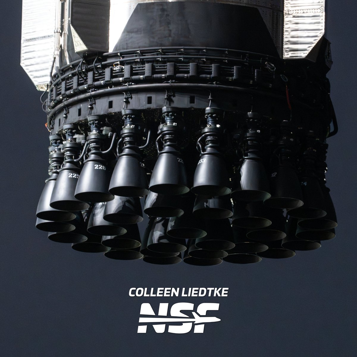 colleenadastra's tweet photo. In an unexpected order of events, Booster 22 has been lifted off the launch mount to the top of the tower!

📷@NASASpaceflight | https://t.co/tPjkWXgBZC https://t.co/78R4NtdpLe