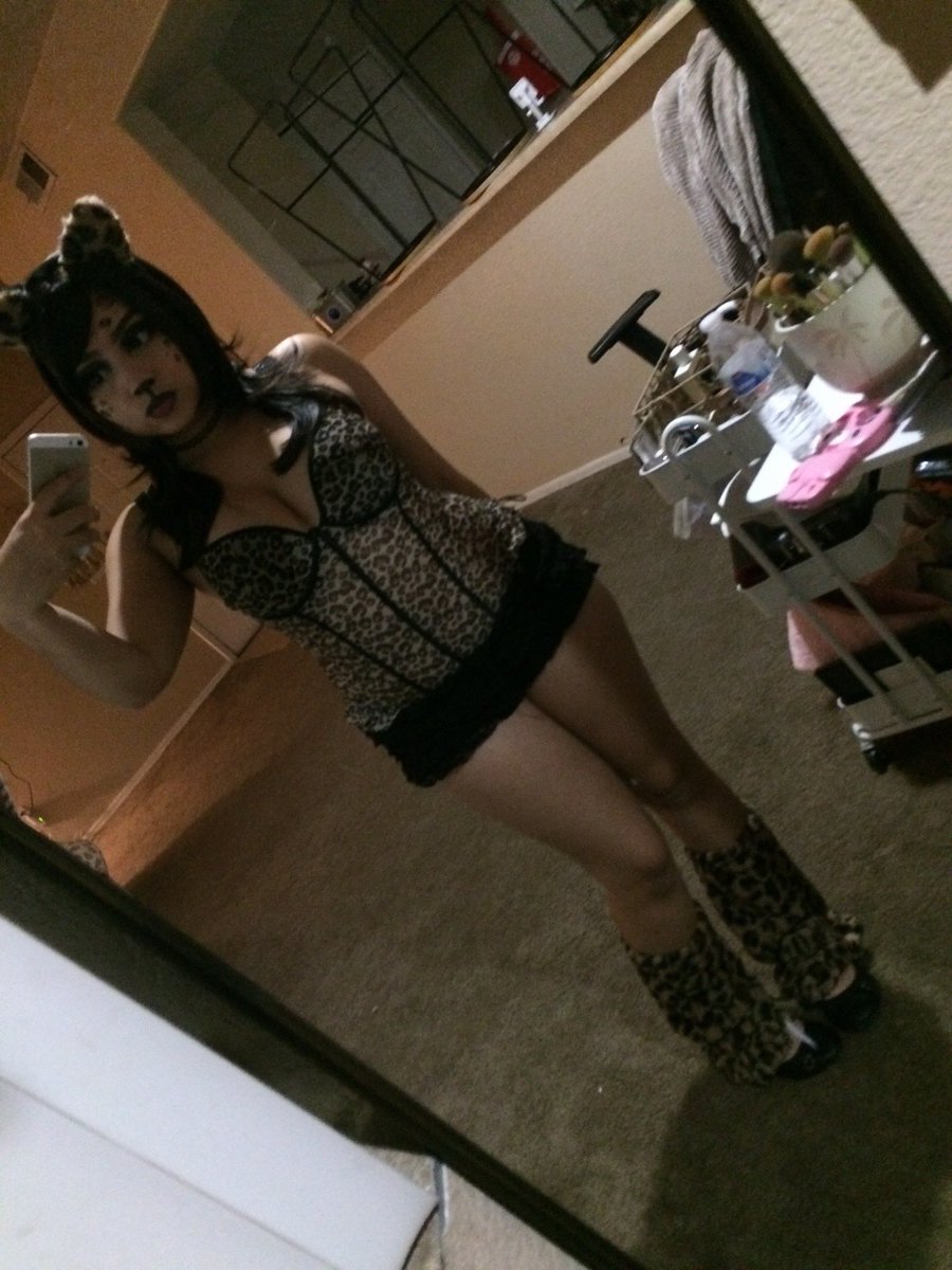 slutty4urmom's tweet photo. hai guys its vivi
will you praise me and use me:3
#cnc #ddlg https://t.co/QVZv4uD50V