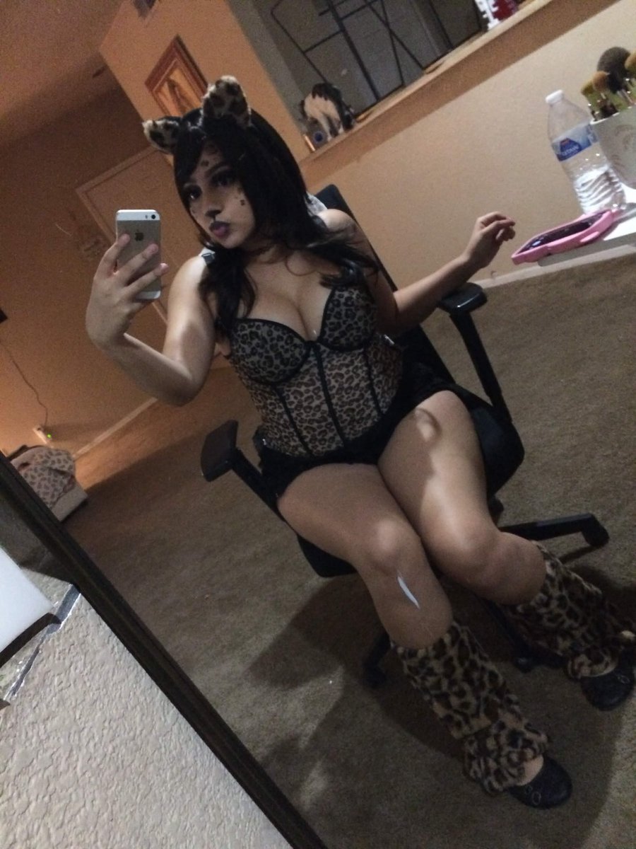 slutty4urmom's tweet photo. hai guys its vivi
will you praise me and use me:3
#cnc #ddlg https://t.co/QVZv4uD50V