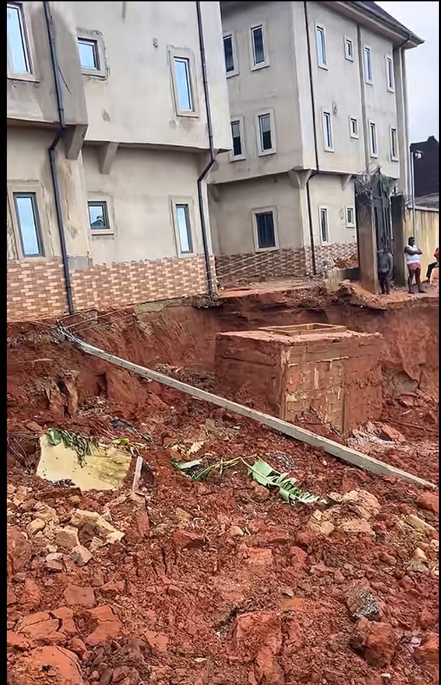 _Mr_Richard's tweet photo. In a situation like this, can the house still be saved? https://t.co/o5StVm44ow