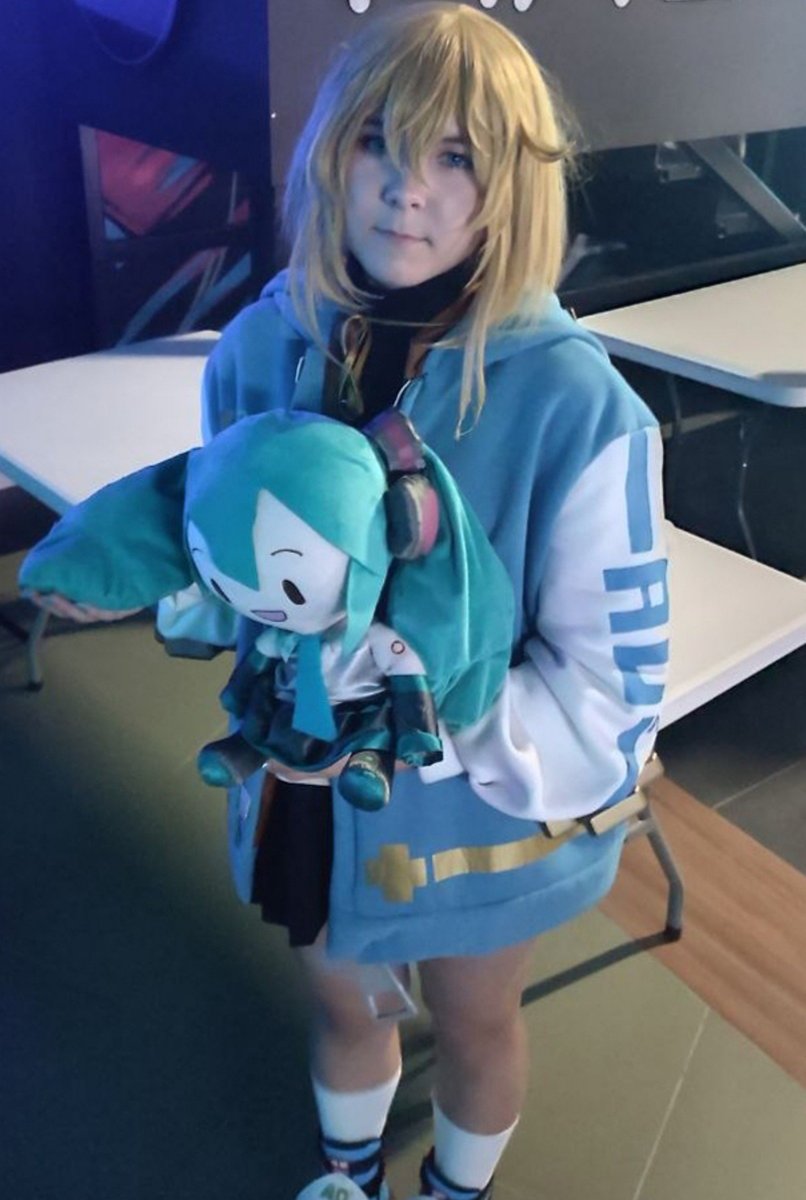 sXltieP's tweet photo. bridget day!! (⁠･⁠◡⁠･⁠)⁠/🧁🪀🧸 https://t.co/mrLiw9ZO3p