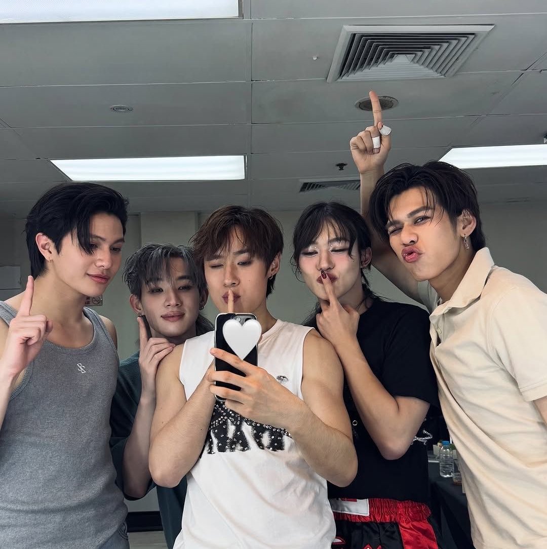ploygoodluck's tweet photo. อิมแพ็ค 3 ปีของ lykn โตกันเยอะเลยเก่งมาก ขึ้นครั้งแรกในฐานะเกส ขึ้นครั้งที่ 2 มีคอนเป็นของตัวเอง ขึ้นครั้ง ที่ 3 เปิด 3 รอบการแสดง 

#LYKN https://t.co/Z1cnqXzMN6