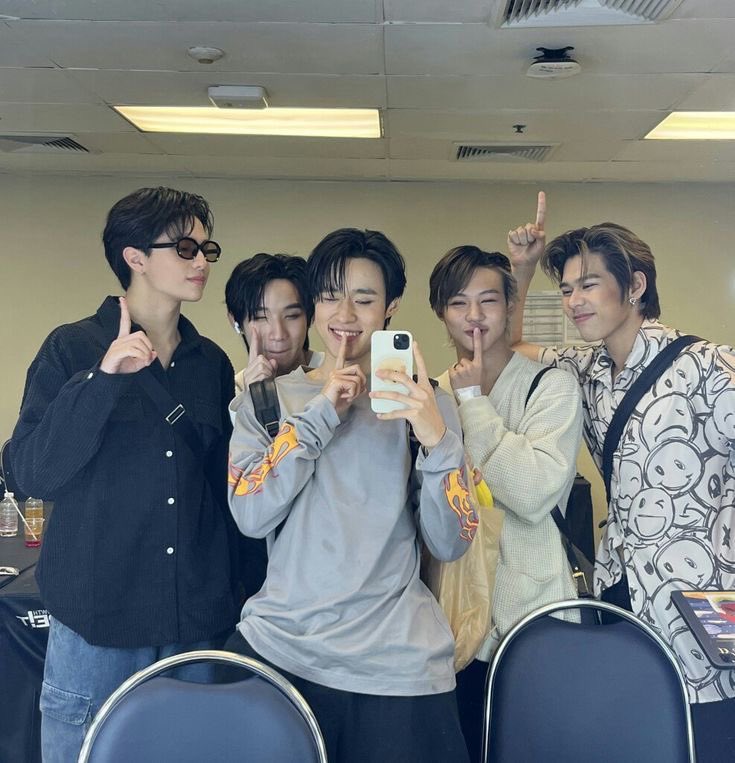 ploygoodluck's tweet photo. อิมแพ็ค 3 ปีของ lykn โตกันเยอะเลยเก่งมาก ขึ้นครั้งแรกในฐานะเกส ขึ้นครั้งที่ 2 มีคอนเป็นของตัวเอง ขึ้นครั้ง ที่ 3 เปิด 3 รอบการแสดง 

#LYKN https://t.co/Z1cnqXzMN6