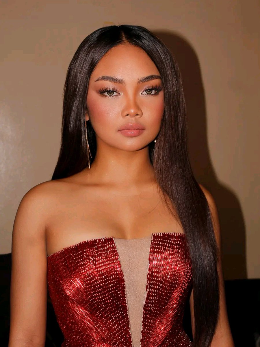 kahtehhh's tweet photo. SHE LOOKS LIKE A BEAUTY QUEEN https://t.co/TuIAKEuPa2