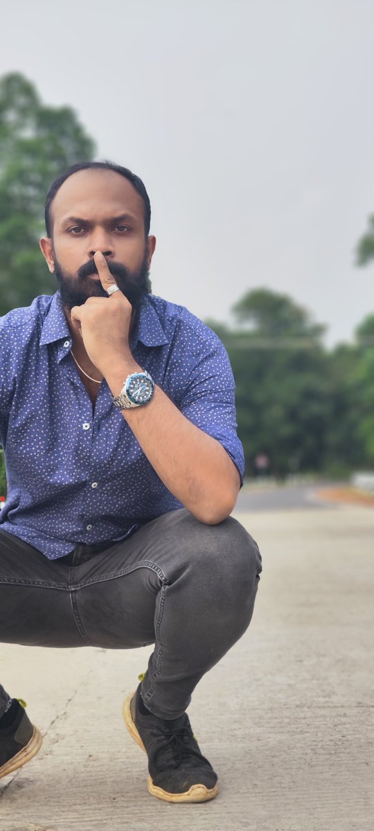 PSY__Kl's tweet photo. നടു റോഡിൽ https://t.co/4Nn26kQ3Mg