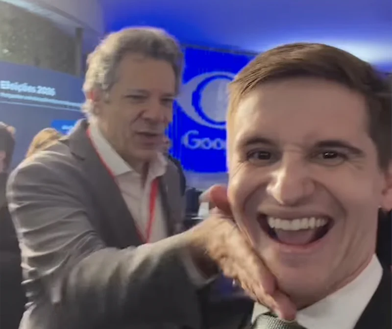 Dudd21's tweet photo. @lucaspavanato a putinha do Haddad pediu permissão? https://t.co/xfue8UVawH