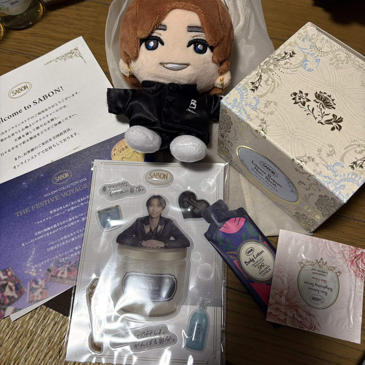 Ren2688g's tweet photo. ネットで頼んだのも届いた- ̗̀📦 ̖́-
一番の愛用品はやっぱりヘアマスクかも😂😂
店舗で分けて会計して貰えたおかげで、ステッカー5枚ゲット！
#SABON #SABONでときめく世界へ 
#田中樹とSABONしよ https://t.co/AECRVzORXE