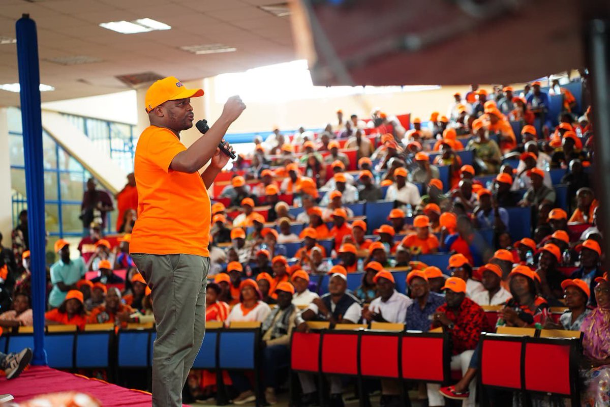 AbdiWaLangas's tweet photo. They are killing higher education for their own benefits, Kasongo is taking advantage of idle comrades to ferry them to his political rallies and ODM is taking advantage of empty lecture halls to hold their rallies in them,
@CoopVarsityKE this is unacceptable 👇 https://t.co/HuyTmYb3Ey