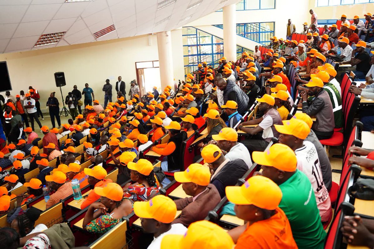 AbdiWaLangas's tweet photo. They are killing higher education for their own benefits, Kasongo is taking advantage of idle comrades to ferry them to his political rallies and ODM is taking advantage of empty lecture halls to hold their rallies in them,
@CoopVarsityKE this is unacceptable 👇 https://t.co/HuyTmYb3Ey