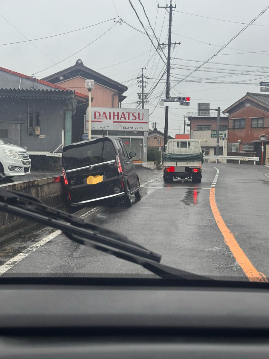 rc51_nono_sp2's tweet photo. 停止線で止まれよマナー悪いな https://t.co/1GDcmreN7t