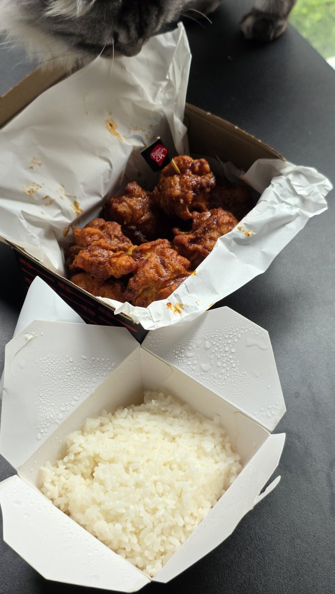 geegissss's tweet photo. มากินไก่กันมั้ยย 🍗✨ วันนี้เต้าหู้ขอป้ายยา Bonchon หน่อย

ตอนนี้เขามีโปรเริ่ด ๆ อยู่ด้วย ใครจะสั่งอย่าลืมใส่โค้ดใน LINE MAN นะ ลดได้อีกคุ้มมาก ไปจัดกันน 📍
🛵 https://t.co/H8QlSIYZ4O

#LINEMANGrandsale https://t.co/zbymTQ5x6E