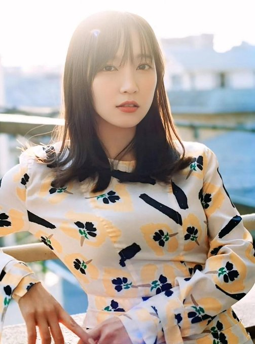 sknmntc3's tweet photo. こんな美しいリングガールがいるのに驚き…
雰囲気とか吉岡里帆さんっぽいし普通にテレビで出てきても見惚れるレベルだわ https://t.co/y7yhf42Ucy