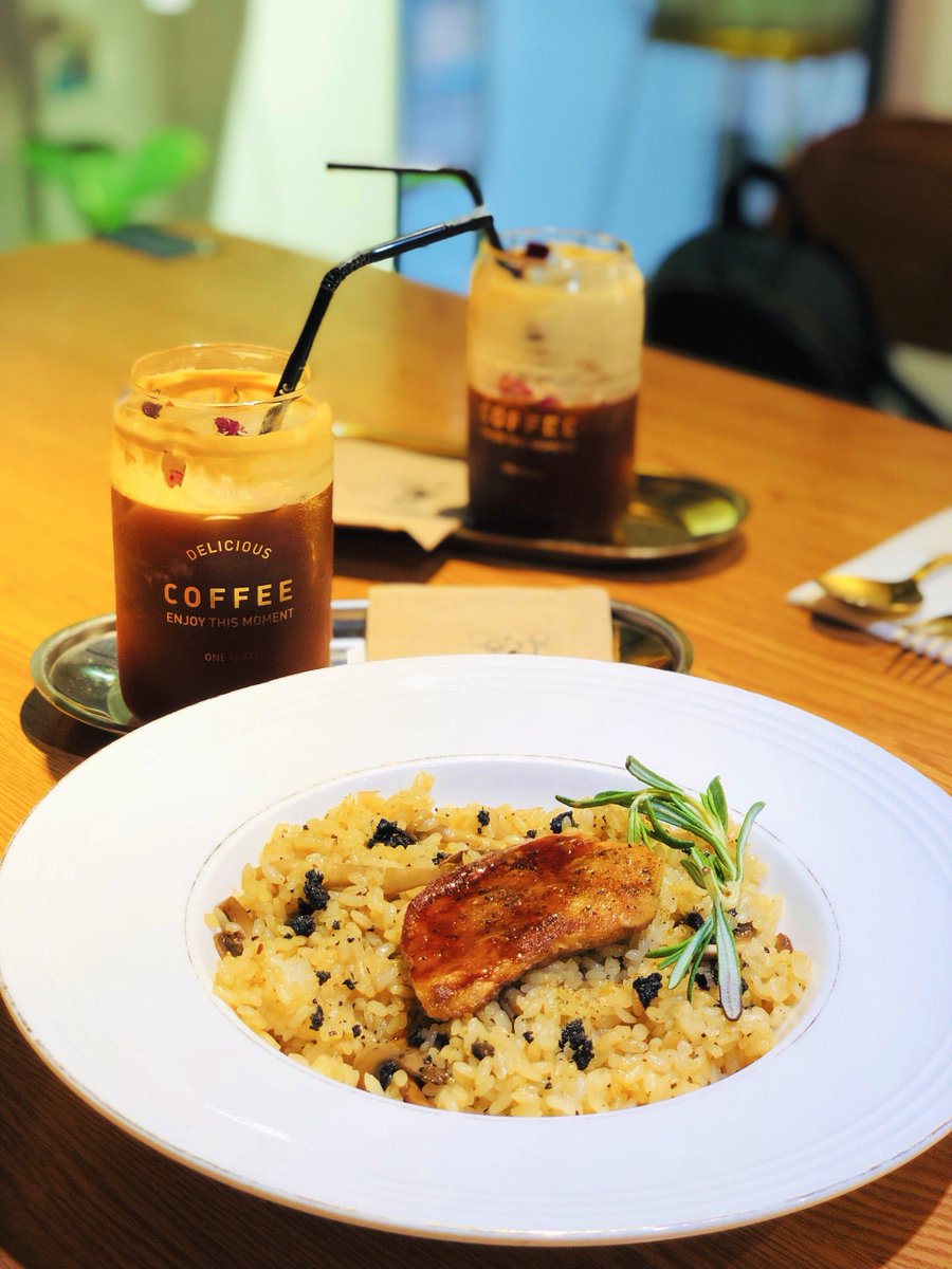 000minimal000's tweet photo. [今日、孪朗なカフェで雍辣なカレーを食べたら、最高の一日になった！]， https://t.co/f2LMeYpkog