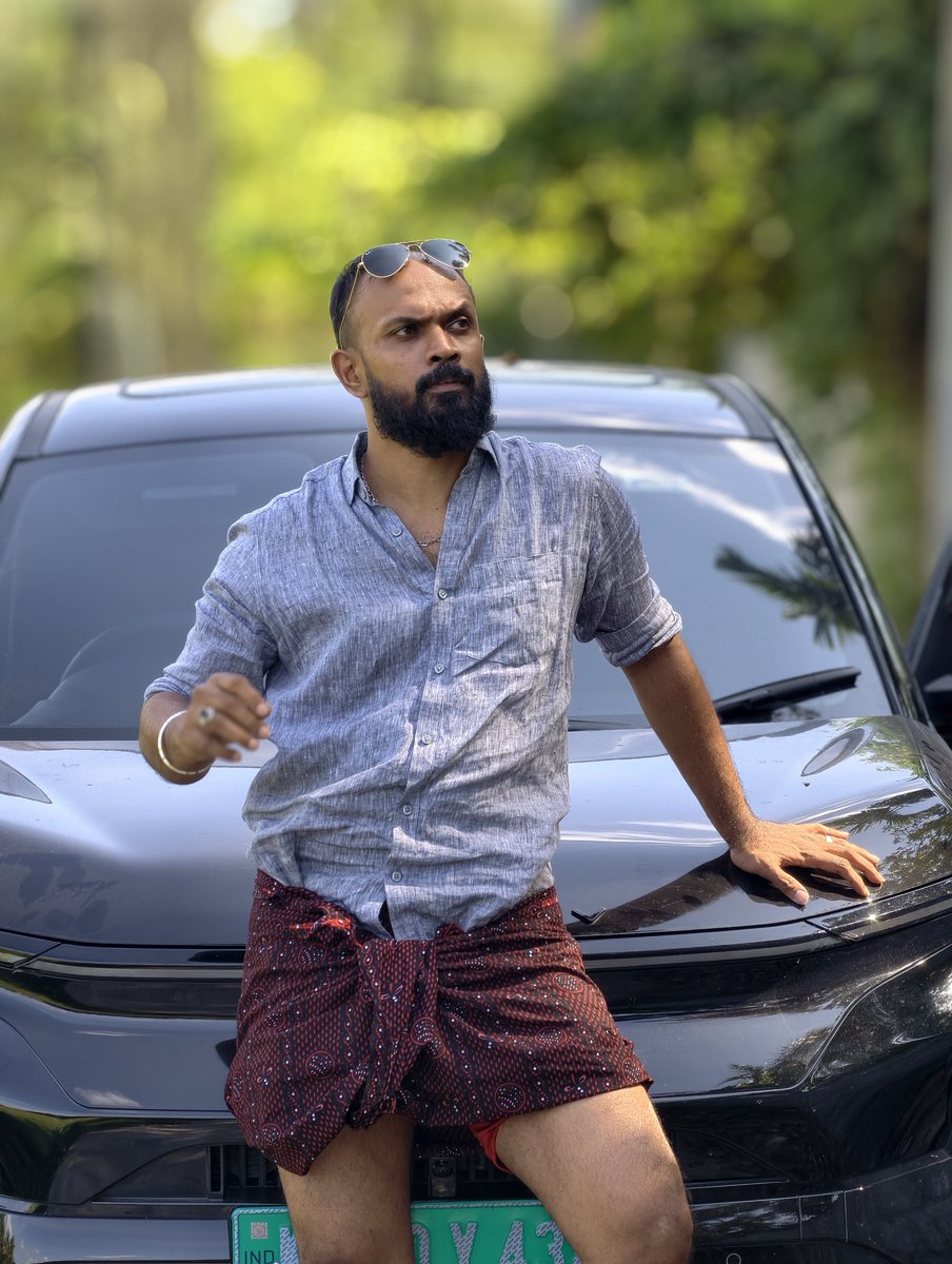 PSY__Kl's tweet photo. The നാടൻ മല്ലു ലുക്ക് പിടിച്ചാൽ എങ്ങനെ ഉണ്ടാകും? https://t.co/ew6dtODSI9