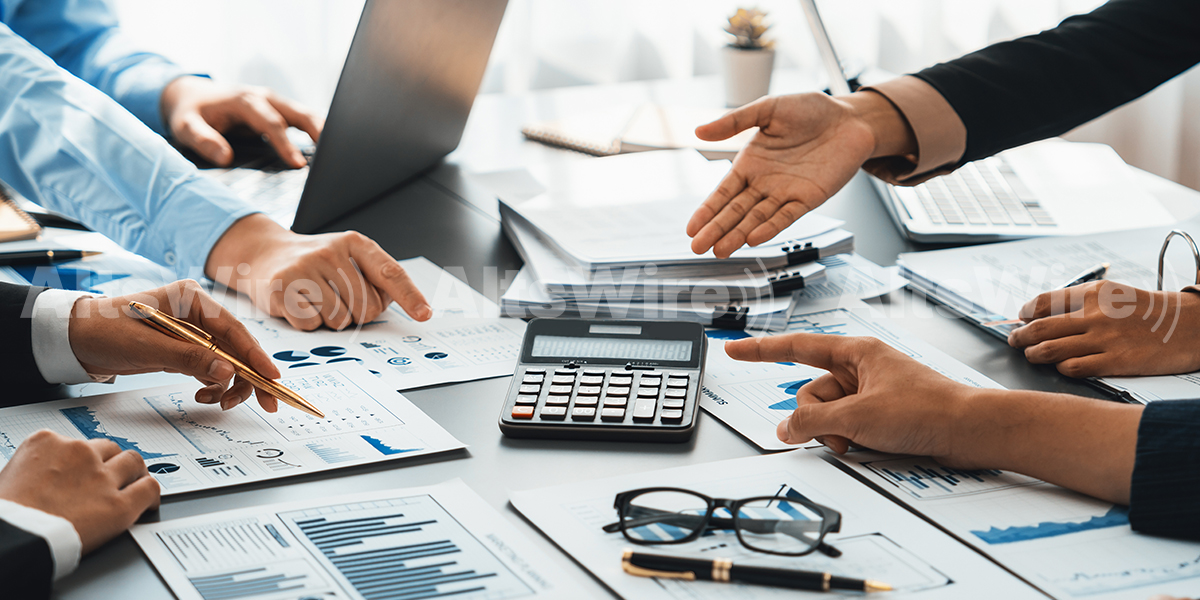 AltsWire's tweet photo. Alternative investment fundraising totaled $134.4 billion through September, down 14% year-over-year. That headline number misses what’s driving the decline.

Credit raised $42.5 billion, down 48%. Non-credit fundraising grew 24% to $91.9 billion.

Real estate and infrastructure have now outraised credit for six consecutive months, according to Robert A. Stanger & Co. Full breakdown, including the top 20 sponsors: https://t.co/RY1mUjWsVM

#AlternativeInvestments #PrivateCredit #RealEstate #Infrastructure