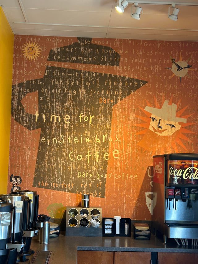 mddyswrld's tweet photo. feeling painfully nostalgic for early 2000s einstein bros bagels decor https://t.co/fcN85kSsD4