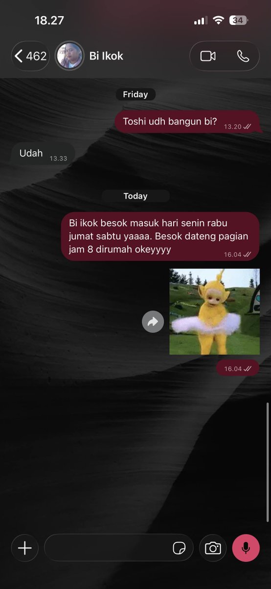 atokdalangs4's tweet photo. Lagi nginep di rumah orang tua, jadi aku pakai ART harian. Sejauh ini cocok sih, cuma minusnya kalau aku chat, bukannya dibalas malah chat-ku dijadiin status WhatsApp sama dia 😭😭😭😭 https://t.co/fABkQdp0nW