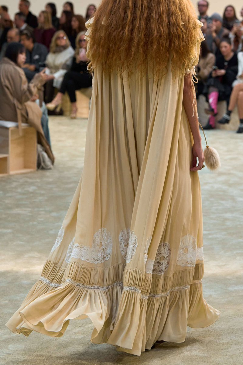 diorbisous's tweet photo. CHLOE Fall/Winter RTW 2025 https://t.co/mD4Q6mLCNu