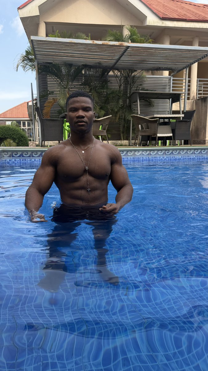 KingiJosh's tweet photo. Quick gym transformation to start the week https://t.co/9cS26XU6wG