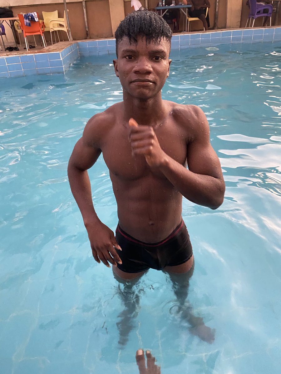 KingiJosh's tweet photo. Quick gym transformation to start the week https://t.co/9cS26XU6wG