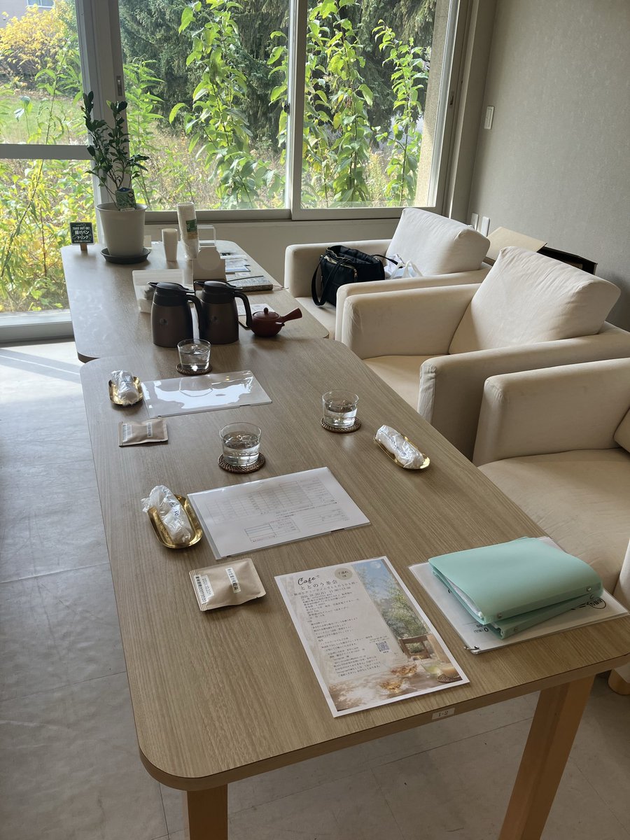 TabiRei456's tweet photo. カフェ企画　腸活講座

無事に終わりました。

念願のsofa coffee woolさんで開催させてもらえて感謝です。

夢が一つ叶いました。

おいしいランチもゆっくり食べながら、試飲会も開いたり、腸活を学んだり…

お茶の木も珍しいからみてもらいたくて持参。

急須で淹れたお茶を飲みながら、茶の木も愛でました。

至福でしかない

#sofacoffeewool 
#腸活
