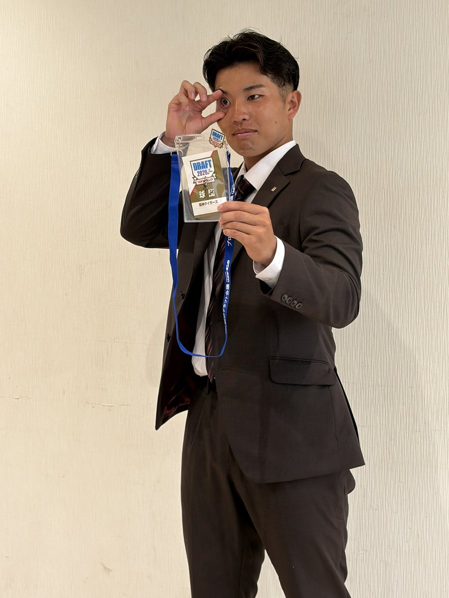 dailytigers2026's tweet photo. ドラフト6位の越川海翔捕手(東京ガス)が球団から指名挨拶を受けました！ https://t.co/j9lHv3JexE