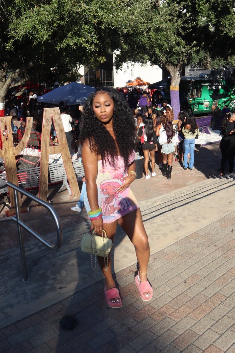 therealharmani's tweet photo. happy hoco tsu 🩷 #tsu #texassouthern https://t.co/y2Ll3aEf9Y