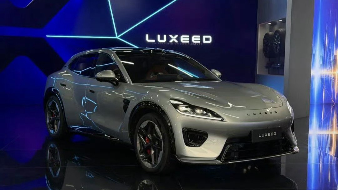 thinkercar's tweet photo. Luxeed, under #Huawei's HIMA, is planning its overseas lineup.
Leaks suggest four more SUVs will join the V9 and RX. Future Luxeed models are expected to be developed to global vehicle standards, with these four SUVs expected to debut next year. https://t.co/pdkYWU2rJW