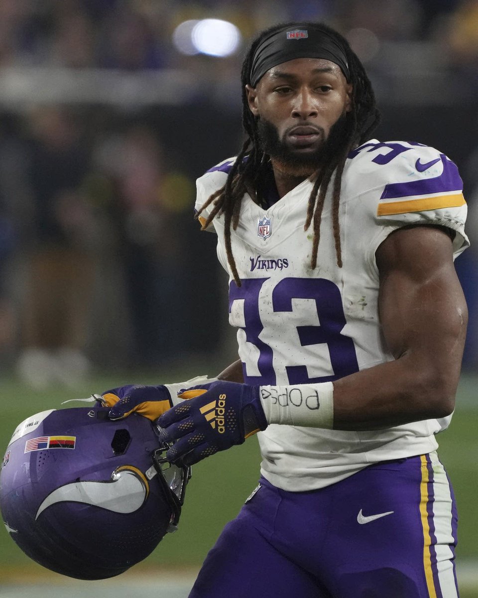 vikingzfanpage's tweet photo. #Vikings RB Aaron Jones will have an MRI for his knee today, per @ProFootballTalk. Hoping KOC will touch on this at his presser today. 

Jones has been paying through a sprained MCL, and left yesterday’s game seemingly for the same knee. https://t.co/FAOdqmwfIE