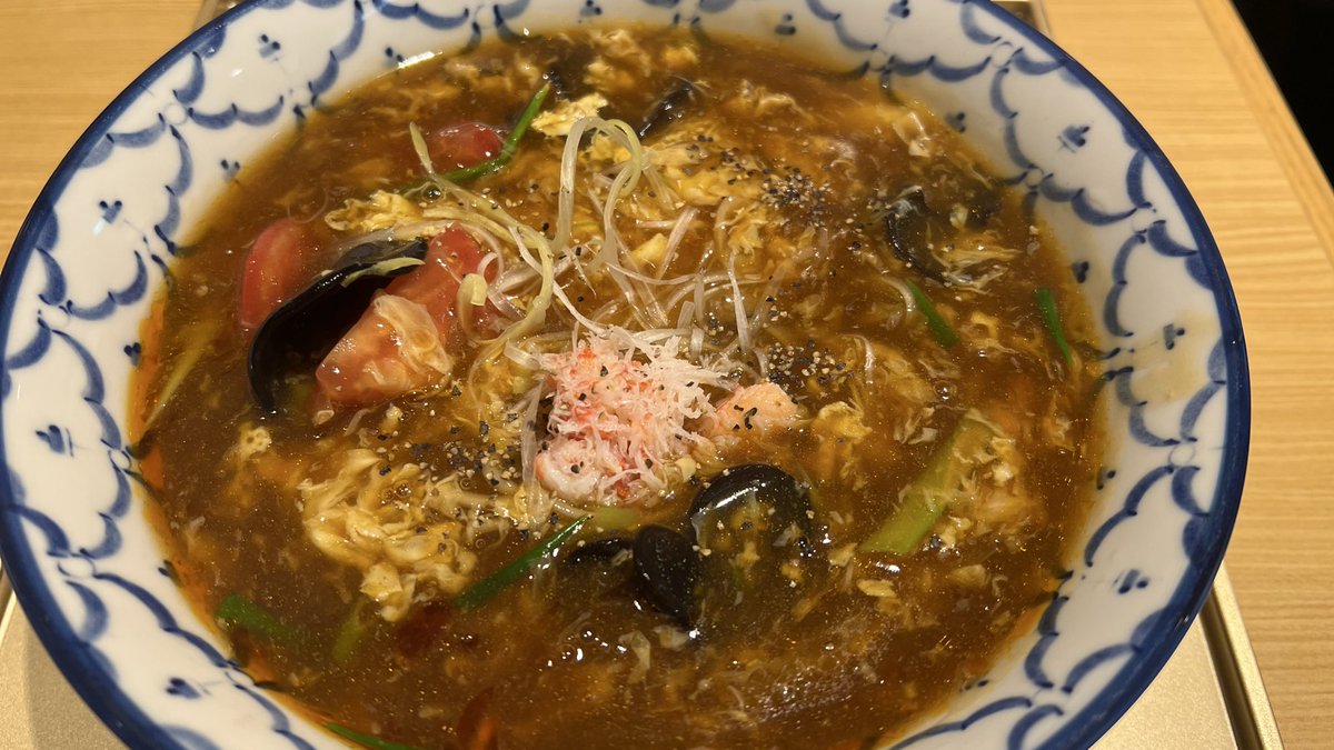 js5150evh's tweet photo. 新幹線まで時間あるので
東京駅で渋々高級ラーメン💴
明日から弁当生活🍙 https://t.co/wK81ODior5
