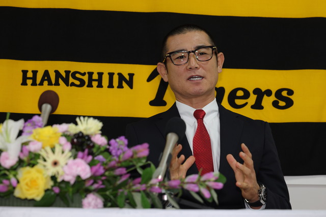TigersDreamlink's tweet photo. 本日26日(月)、来季の一軍打撃コーチに #坪井智哉 氏の就任が決定し、西宮市内にて会見を行いました。
▼会見の様子はこちらから
https://t.co/cbJvS52cE1

#阪神タイガース
#熱覇 https://t.co/SFgRbnNd3e