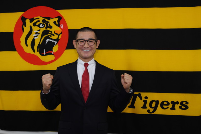 TigersDreamlink's tweet photo. 本日26日(月)、来季の一軍打撃コーチに #坪井智哉 氏の就任が決定し、西宮市内にて会見を行いました。
▼会見の様子はこちらから
https://t.co/cbJvS52cE1

#阪神タイガース
#熱覇 https://t.co/SFgRbnNd3e