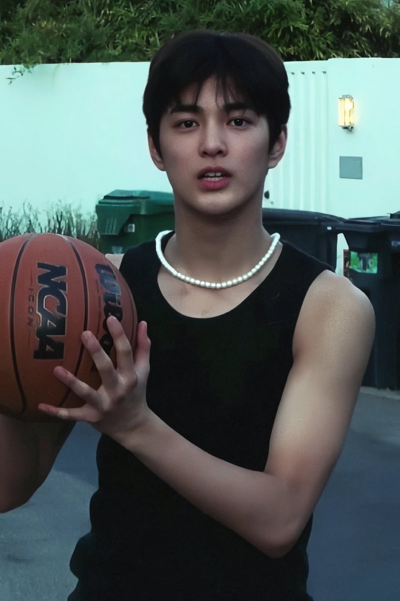 AKHGALLERY's tweet photo. #KEONHO #건호 https://t.co/4QYjYfIMEu