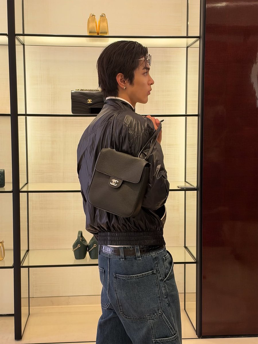hpshoon's tweet photo. knp ya dudut chanel di paris masih bener bener bikin aku GAMONMAMPUS entah kenapa...vibesnya BNRN kyk masih remaja yg kuliah di KAIRO, aku suka bgt agenda dudut arab SUMPAH krn emg se ARAB ITU, dia tuh bener bener born to b CELEBRITY CRUSH KALIAN PAHAM GUE GAKSI naksir bgt SUMPAH https://t.co/8ARpkmdZHH