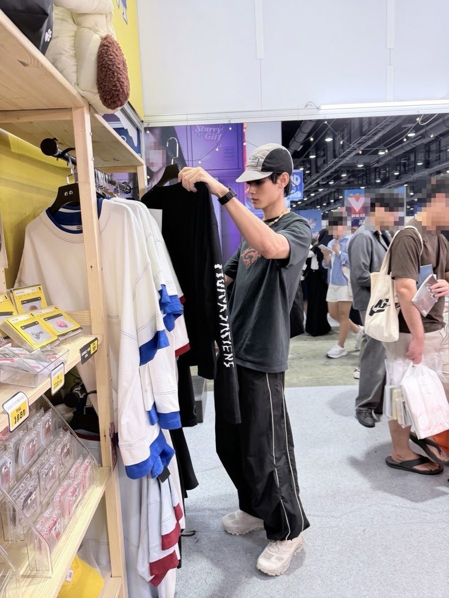humorsapiens_'s tweet photo. หาให้ได้นะ คนที่จะบุกป่าฝ่าดงมาหาเรา แม้ว่าบูธเราจะอยู่ลึกแค่ไหน เจริญๆ ยิ่งขึ้นไปครับพ่อหนุ่มท่านเน 🙏 https://t.co/IKlLMc6Vsc