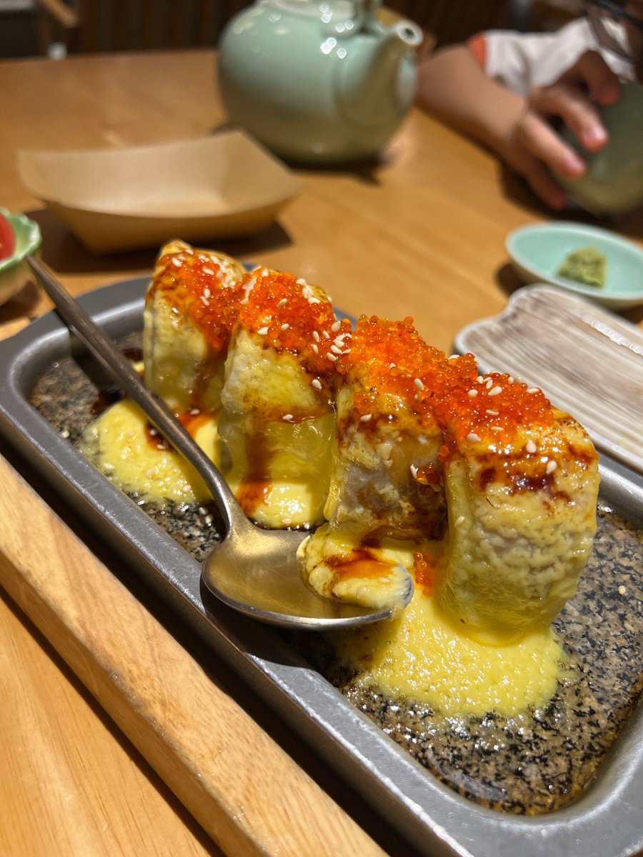 0822kenken1's tweet photo. [酉致さんの特別な焼き菓子、その素朴な旨みが口いっぱいに広がる。] https://t.co/sXwx4iikwO