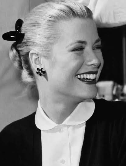 SluttyIrene2's tweet photo. @Ezekiel73035621 @yulicheri Ok how about this. These pictures of trans woman Christine Jorgensen were taken before photo editing was a thing. https://t.co/5bh1AOLTUI