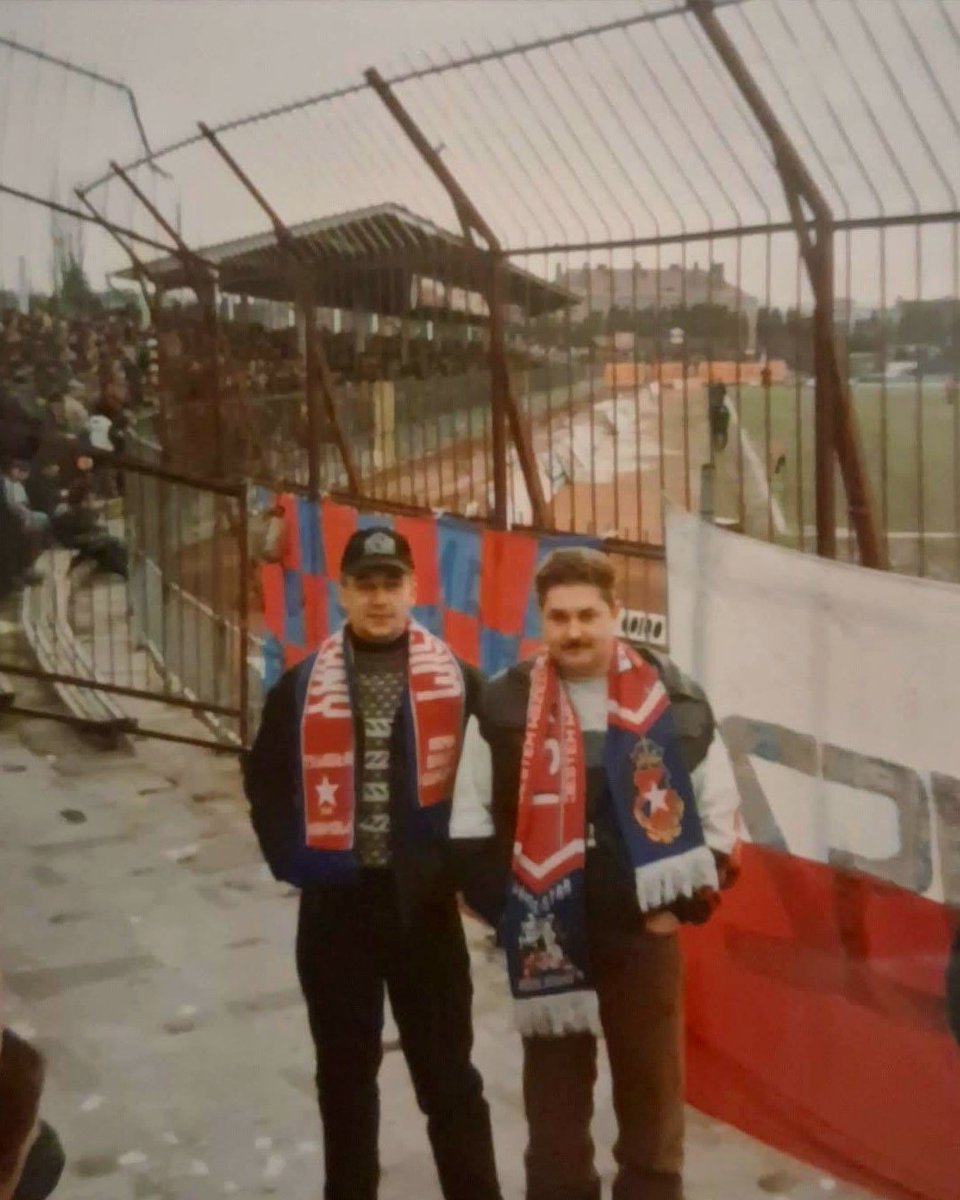 TS19O6_'s tweet photo. We wtorek w wieku 56 lat odszedł od Nas
Brat po szalu ,,Trzonek "  wierny kibic Wisły, który od początku lat 90 jeździł na mecze domowe jak i wyjazdy. Uważam, ze należy Go godnie pożegnać z symboliczną racą
Pogrzeb 29.10.26 o g. 12:20 na cmentarzu w Batowicach (PC)

#Pamiętamy🕯 https://t.co/Jbt2bME7Pb
