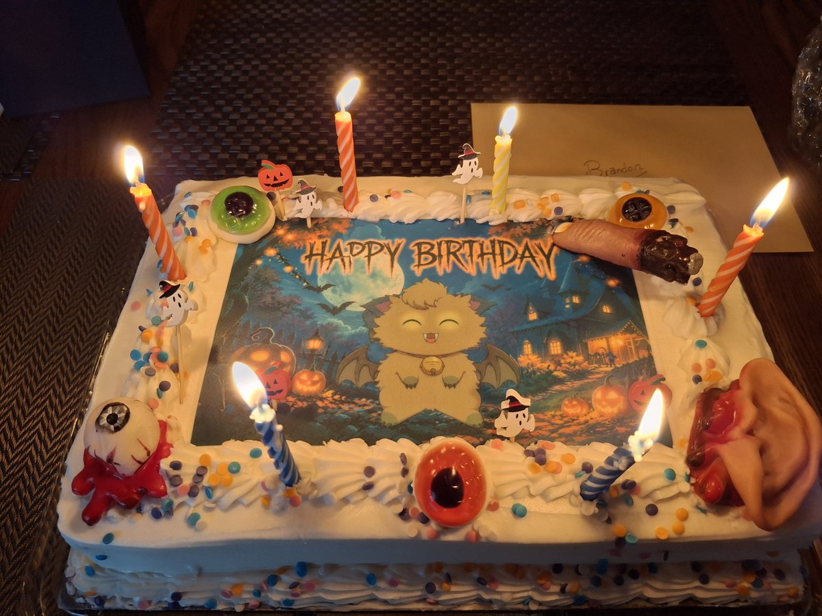 TheFloofyPoofy's tweet photo. My sister, My dad, and my sisters BF had one hell of a surrpise for me this weekend. Words cant even express how grateful I am to have such a loving Family <3

They made me a Bday cake with Floof on it! And they majorly repaired my moms car and gifted it to me <3

Im crying here! https://t.co/otFHRU6rYT