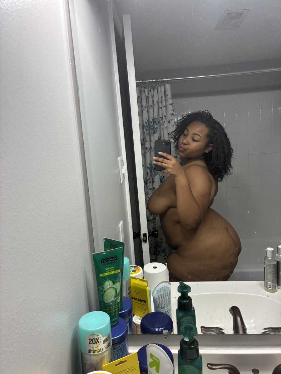 Missmakeitclap_'s tweet photo. New apartment i can walk around how i want 🥴🙂‍↕️ #teenageers #fatbooty #bbw #fypシ゚viral https://t.co/3XAscUKtK6